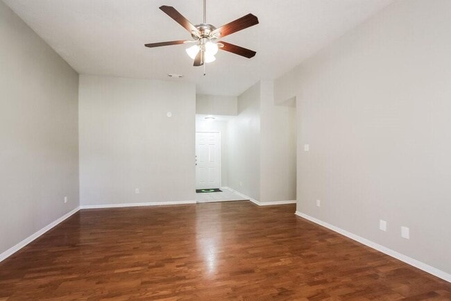Building Photo - 3030 Hummingbird Ln