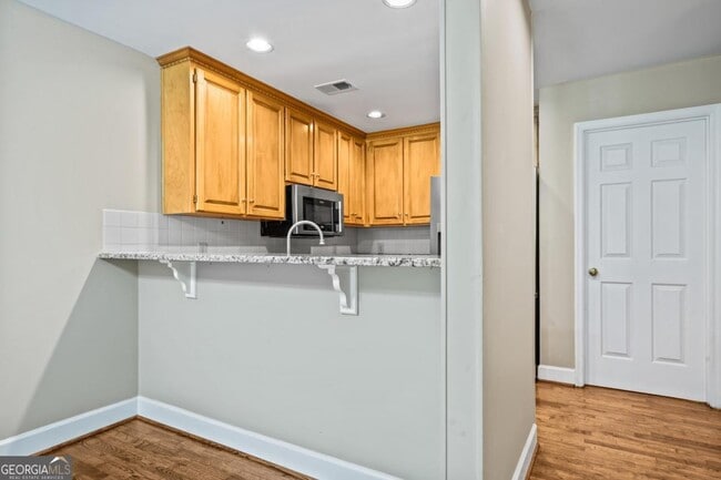 Building Photo - 1043B Clubhouse Ln