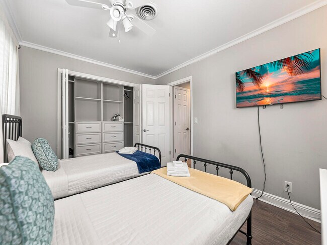 Building Photo - 801 SE 14th St