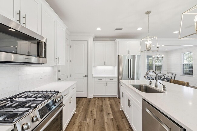 Building Photo - 250 Windrow Way