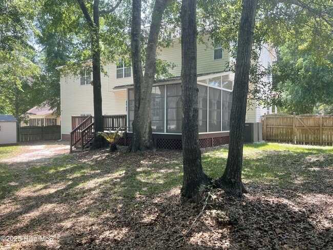 Building Photo - 151 Bayshore Dr