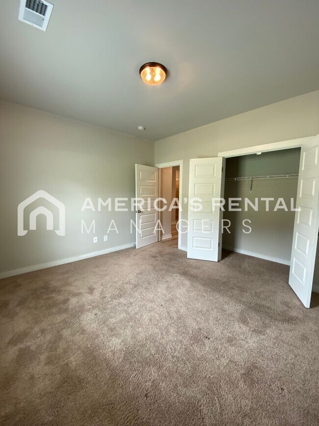 Building Photo - Home for Rent in Weaver, AL!!! Available to View Now!!