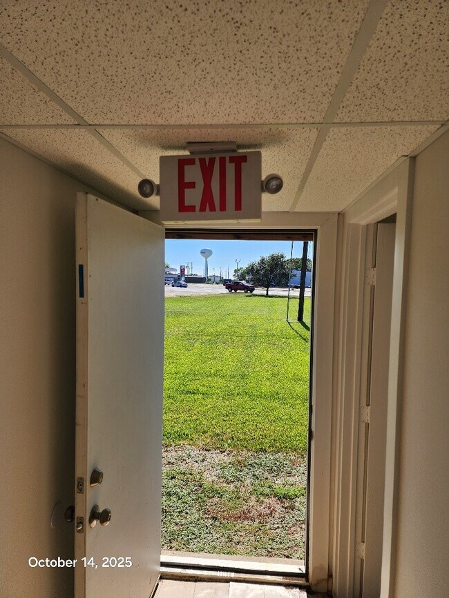 Building Photo - 1301 N Avenue H