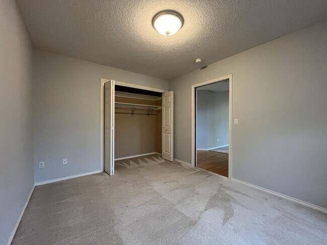 Building Photo - Elegant Home Offering Open Living Spaces, Spacious Primary Suite, and Nature-Inspired Yard