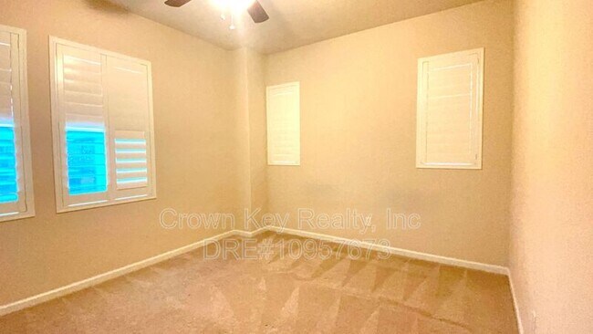 Building Photo - 611 W Strauss Dr