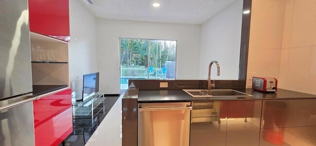 Building Photo - 661 Lake Wellington Dr