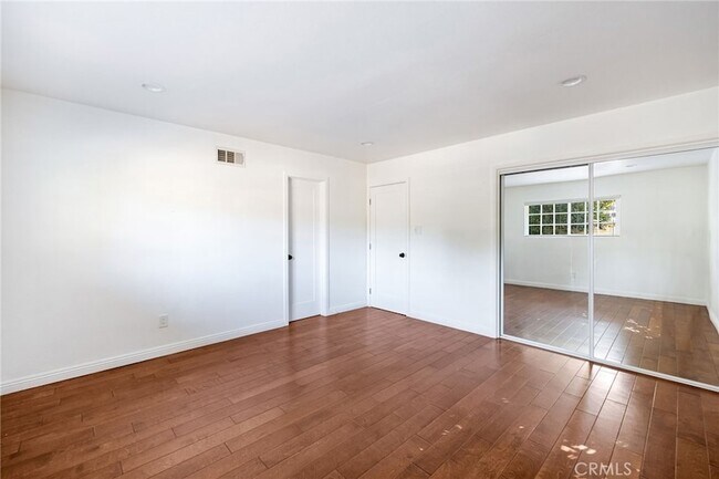 Building Photo - 7044 White Oak Ave