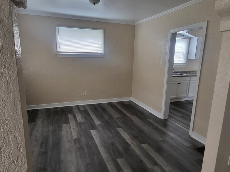 Building Photo - 1104 Monongahela Blvd