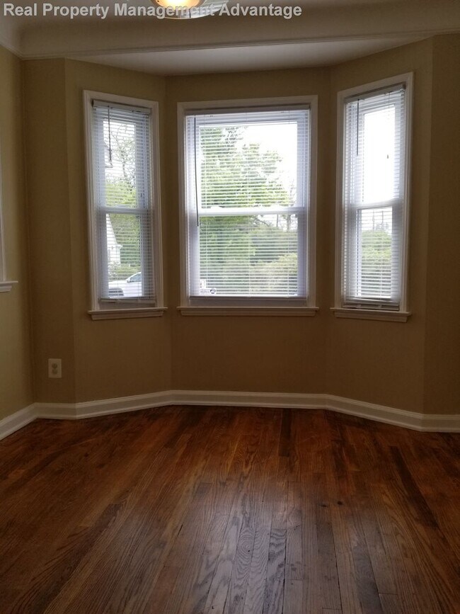 Building Photo - Meticulously Maintained 2 Bedrooms and 1.5 Bathrooms in Ferndale!