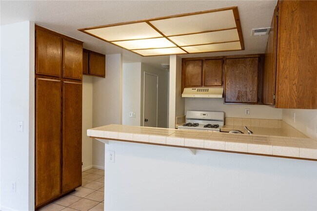 Building Photo - 2321 S Magnolia Ave