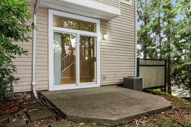 Building Photo - 2101 NW Pacific Elm Dr