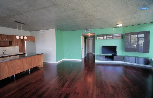 Building Photo - Elevated City Living: Expansive 2-Bed, 2-Bath Condo in PDX – Parking & Most Utilities Included!