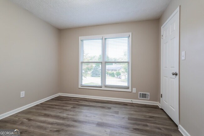 Building Photo - 2958 Quinbery Dr
