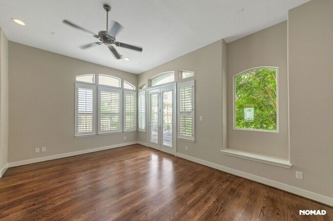 Building Photo - Stylish 3BR gated Townhome in Houston