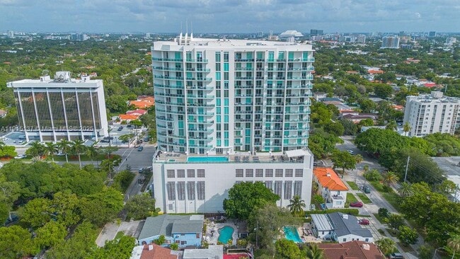 Building Photo - 2525 SW 3rd Ave