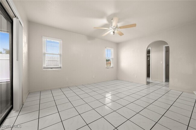 Building Photo - 415 SE 12th Ct