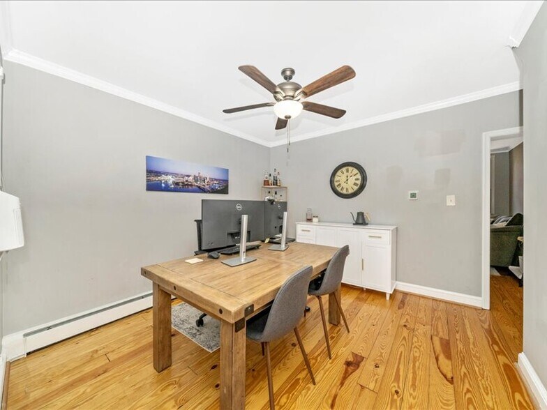 Building Photo - 313 S Market St