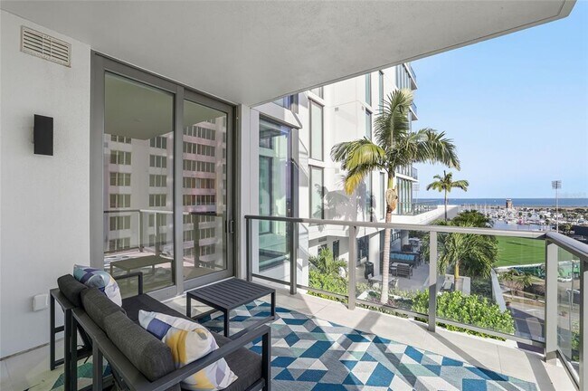 Building Photo - 301 1st St S