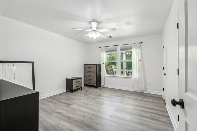 Building Photo - 23201 LA-1088