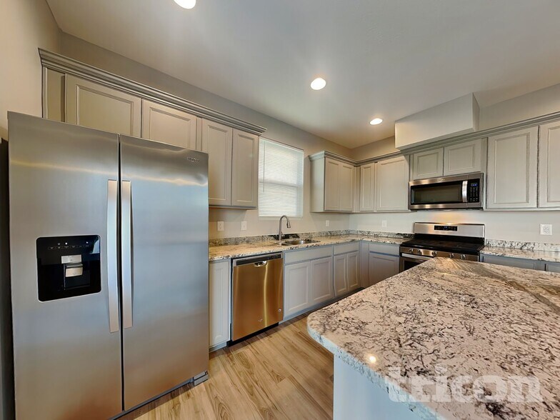 Building Photo - 2004 Shadow Creek Blvd