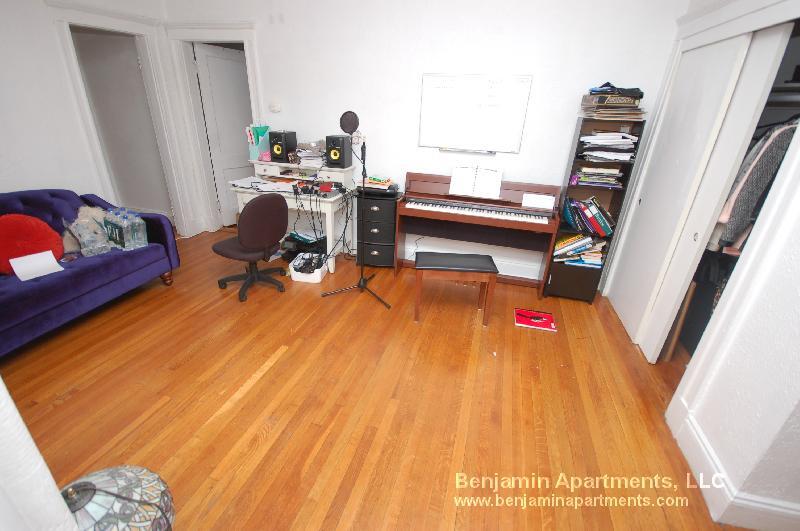 Building Photo - 1163 Boylston St