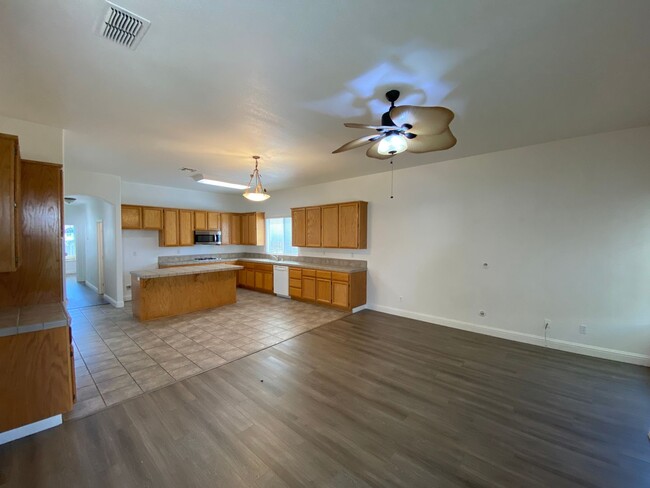 Building Photo - East Elk Grove Home Close to Pleasant Grov...