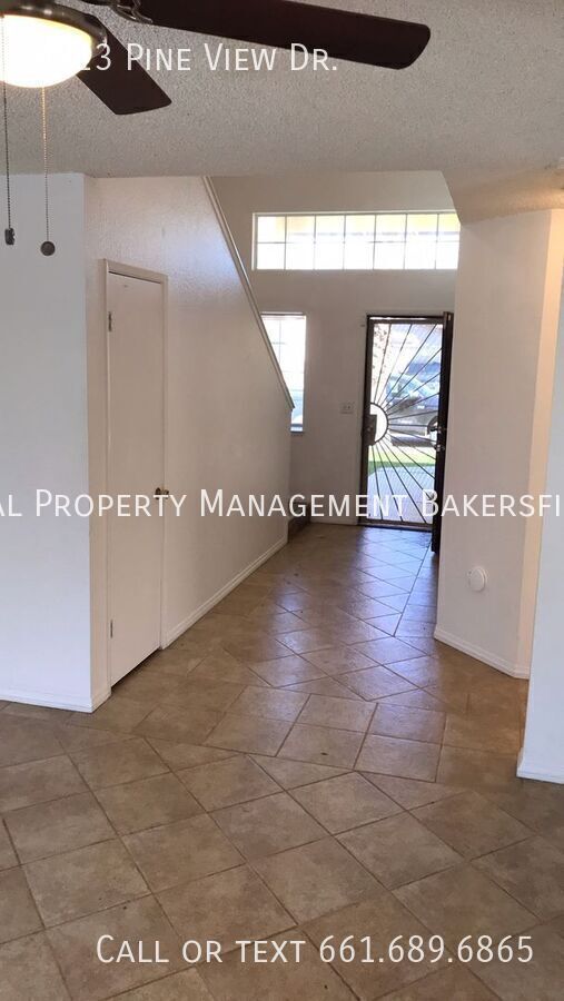 Building Photo - 6513 Pine View Dr