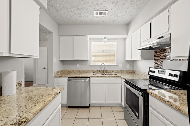 Building Photo - 24030 Silversmith Ln