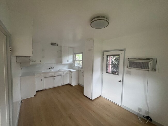 Building Photo - 2115-2117 S Garfield Ave