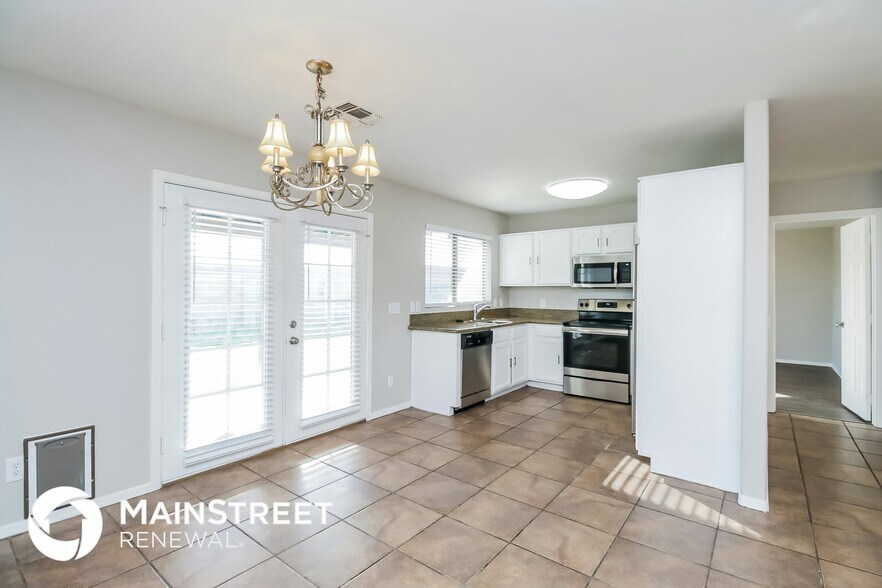 Building Photo - 8921 E Butternut Ave