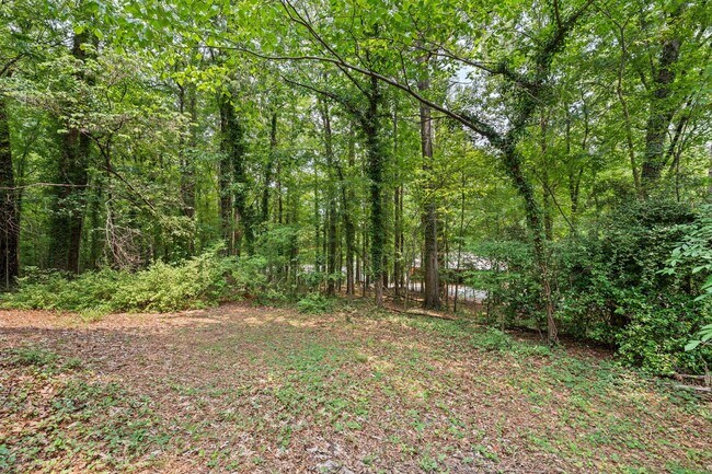 Building Photo - Charming Pet-Friendly Chapel Hill Cottage Minutes from UNC