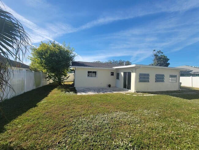 Building Photo - 6290 Coniston Terrace