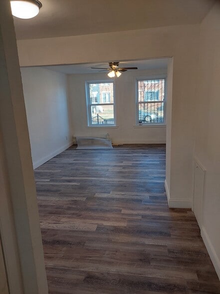 Living room - 68 Galveston Pl SW