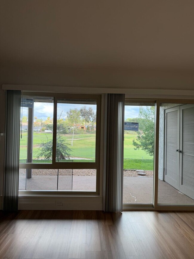 Building Photo - Golf Course View Bottom Level Condo in Campana Villas