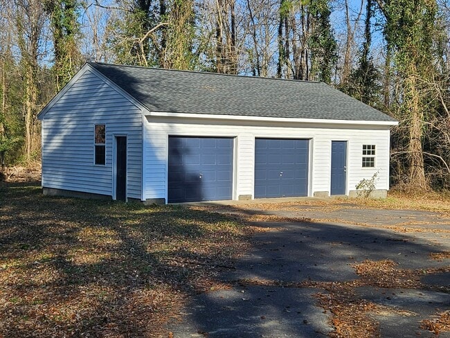 Building Photo - Like Brand New 3 Bedroom 2 Bath Home in Sandston!