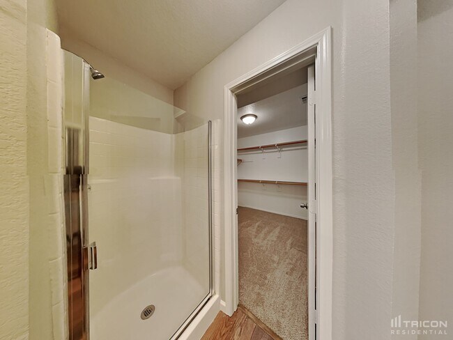 Building Photo - 401 Rustic Grove Ln