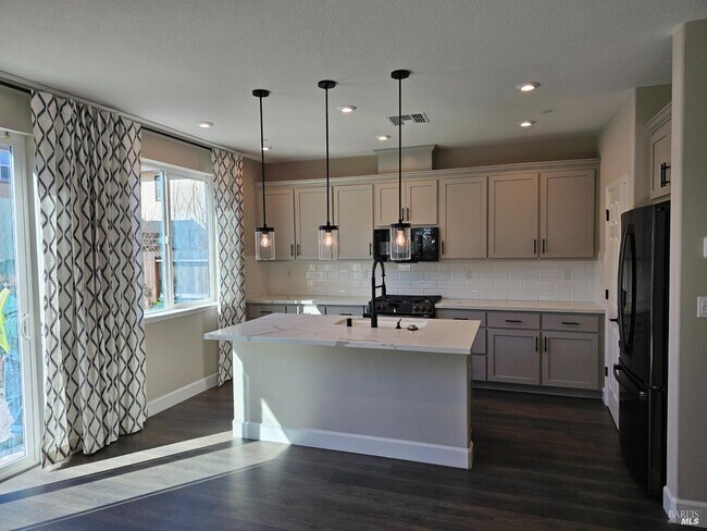 Building Photo - 525 Aliki Dr