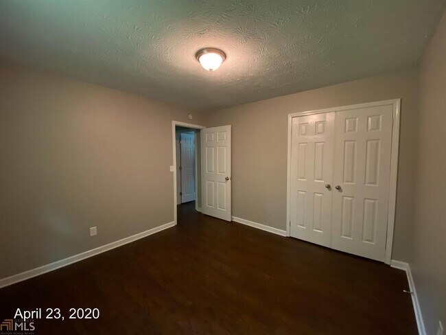 Building Photo - 74 Mt Moriah Rd