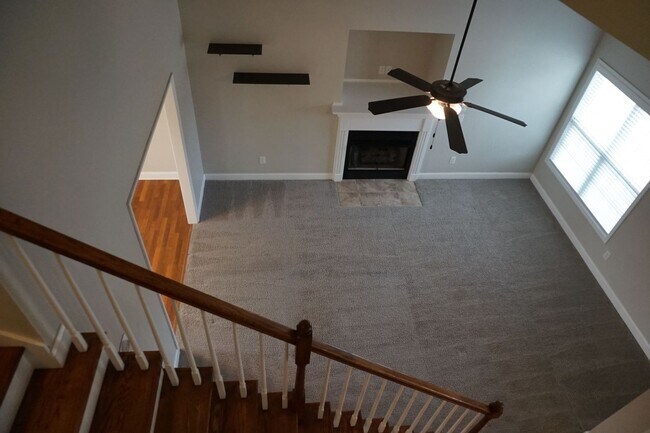 Building Photo - 3 Bedroom 2.5 Bathroom home located in Rogers Farm in Hubert!
