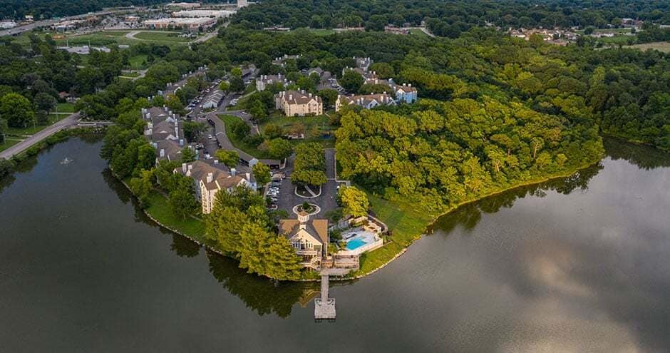 Primary Photo - Whispering Lake Apartments