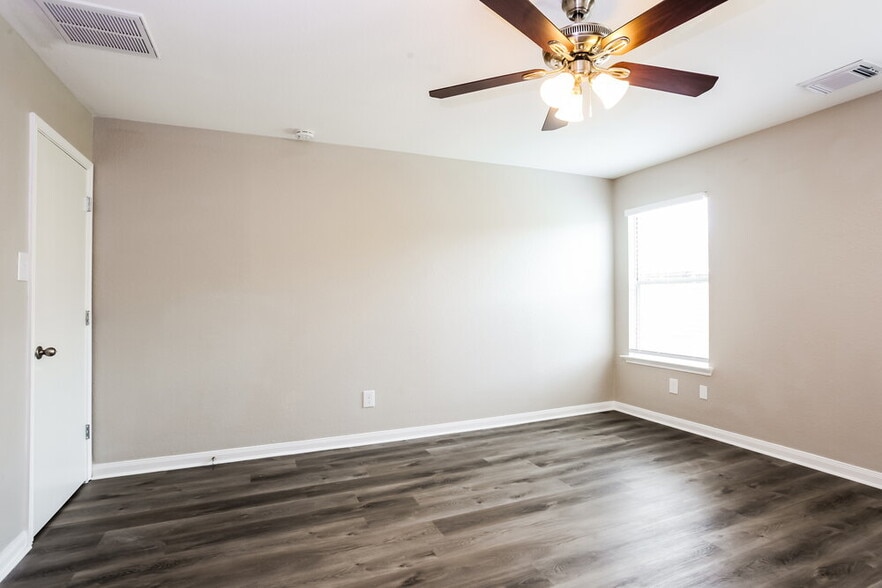 Building Photo - 15510 Miller House Ln