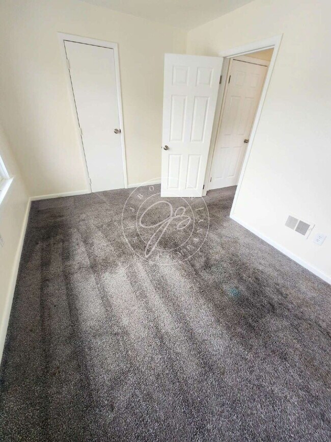 Building Photo - Spacious 3-Bedroom Home in West Toledo