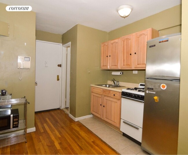 Building Photo - 229 E 28th St