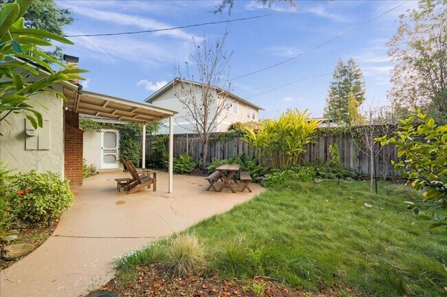 Building Photo - 3 bed 2 bath home with washer/dryer in Mountain View