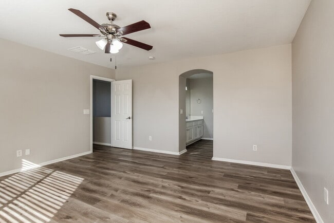 Building Photo - 13833 W Keim Dr