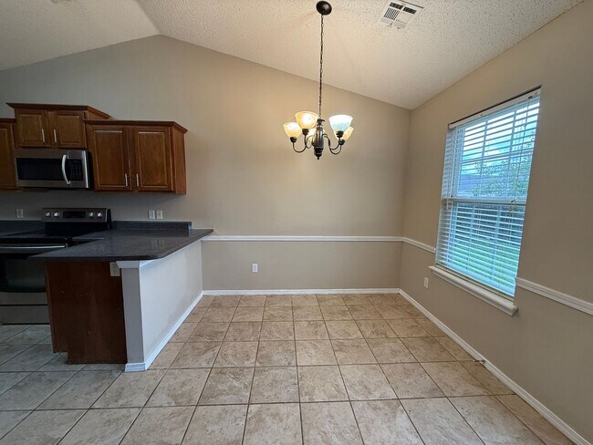 Building Photo - Collinsville 3 Bedroom 2 Bathroom