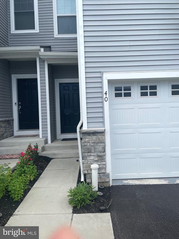 Building Photo - 40 Lochiel Ln