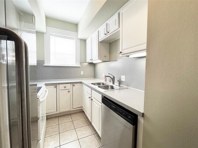 Building Photo - 711 Fargo St