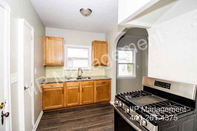 Building Photo - 1477 Genesee Rd