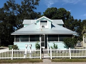 Building Photo - 1010 13th Ave W